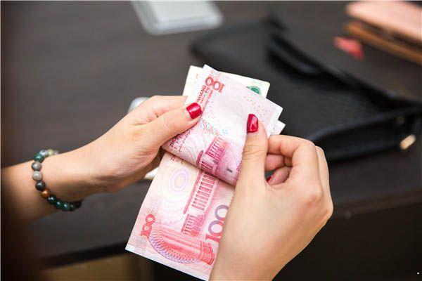 基金1000块一天赚多少  可能会出现赔钱的情况